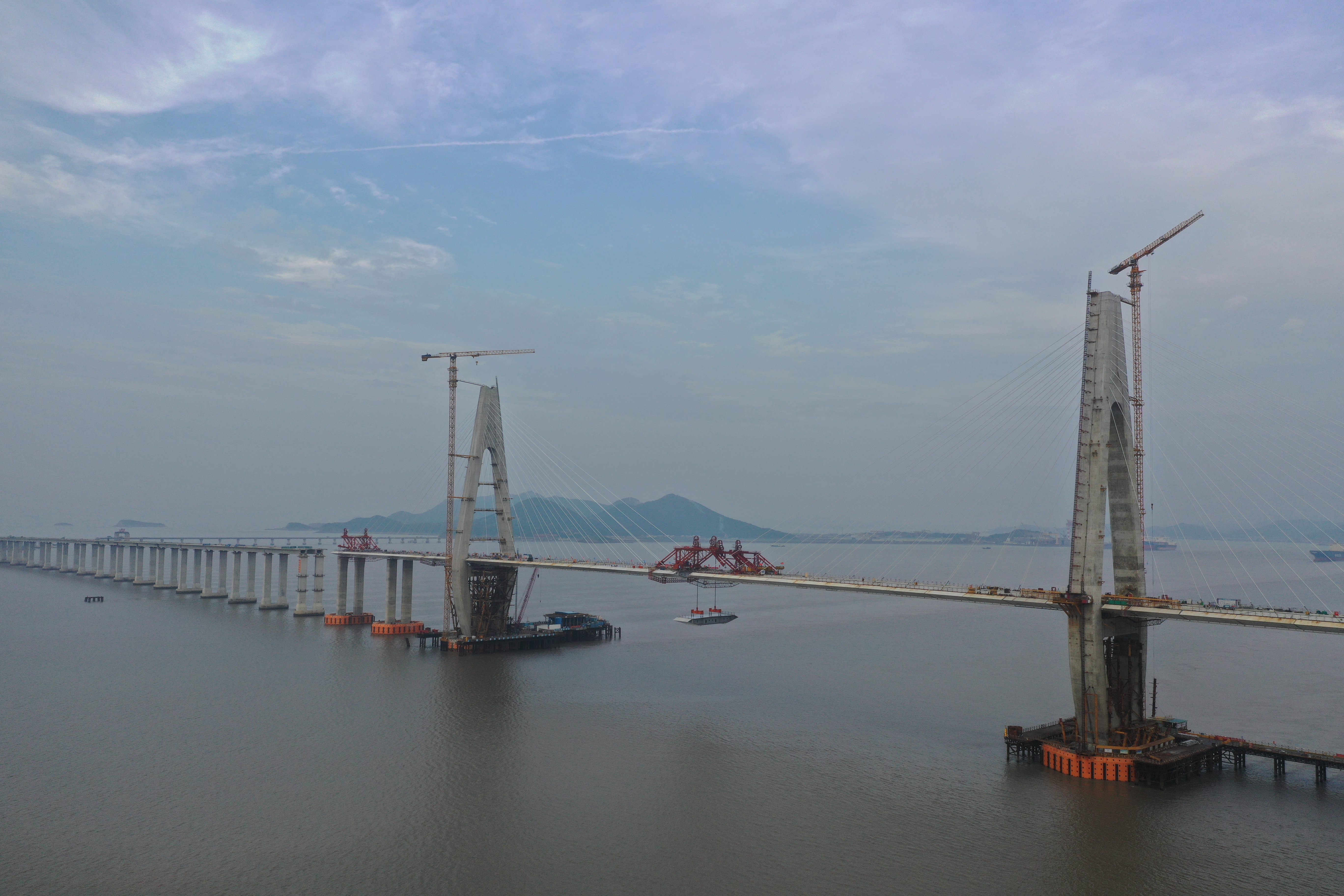 长桥卧波起飞虹中国建筑舟岱大桥南通航孔桥实现精准合龙