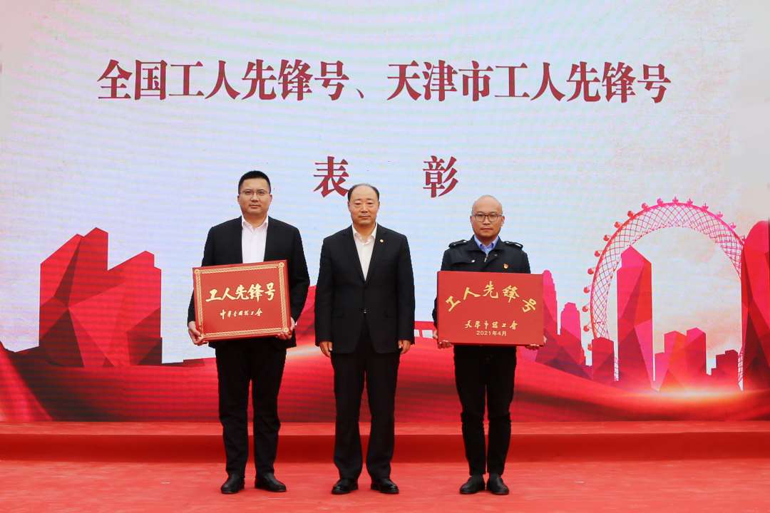 王书记颁奖_1010.jpg 王书记颁奖_1010.jpg