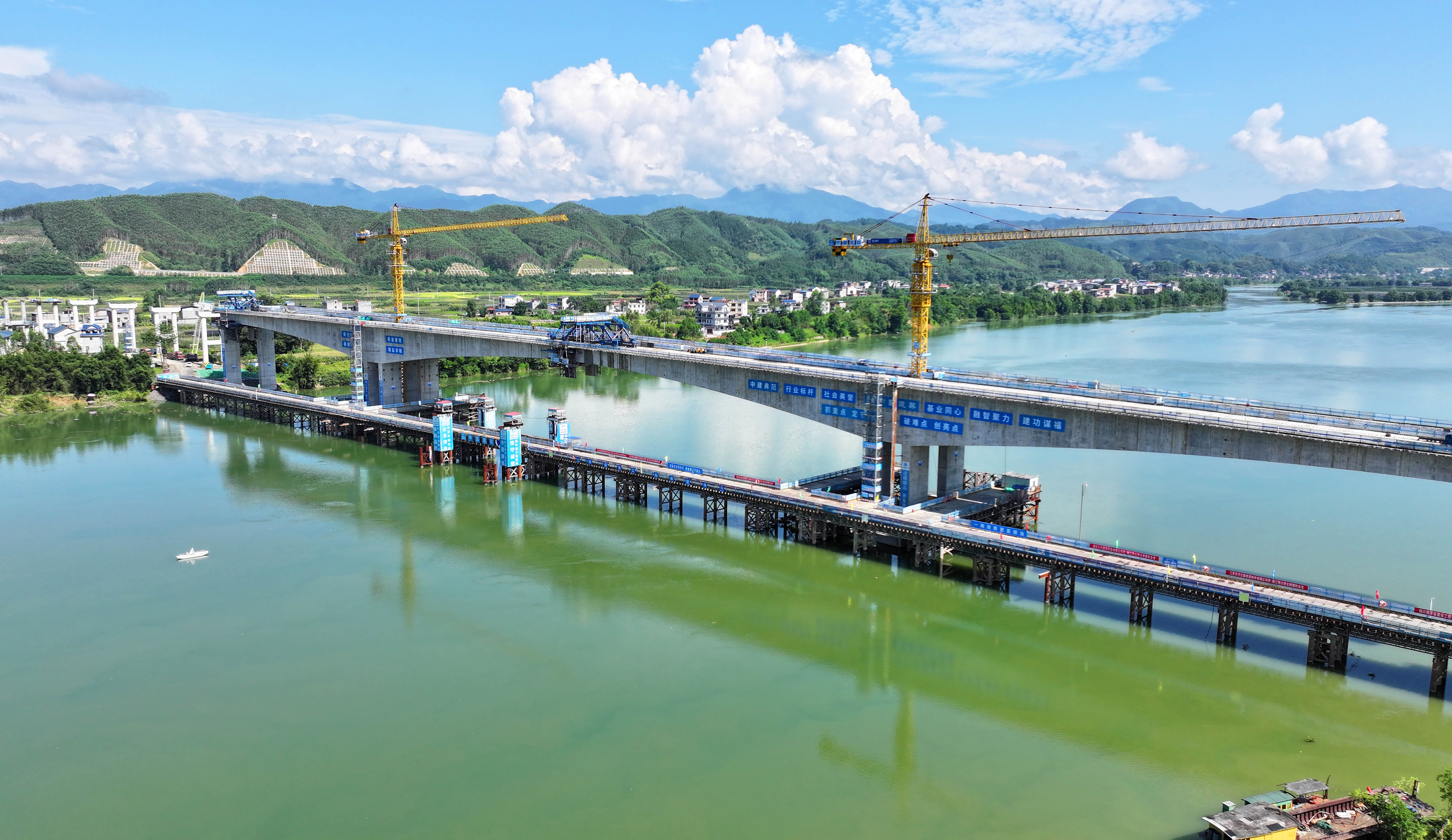 广西融福高速公路.jpg